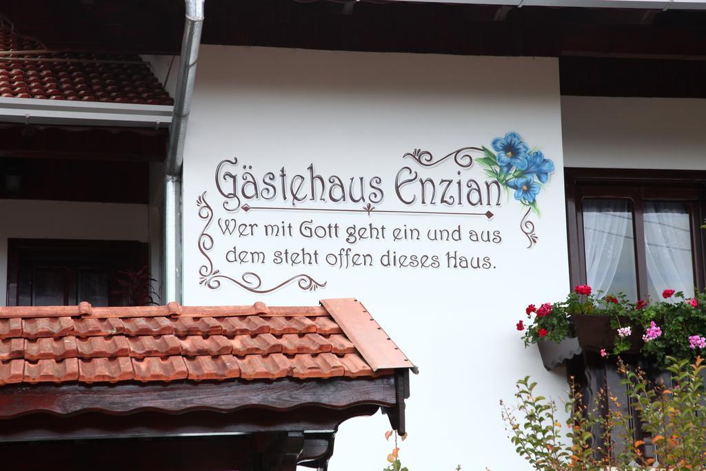 Hospedaria Gastehaus Enzian Treze Tílias Eksteriør billede