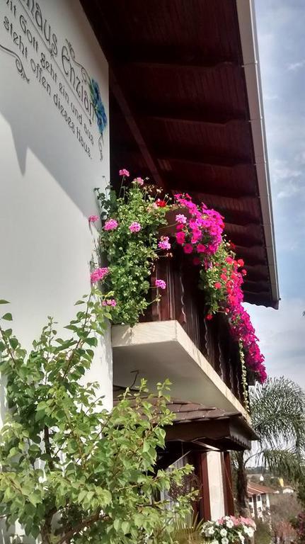 Hospedaria Gastehaus Enzian Treze Tílias Eksteriør billede